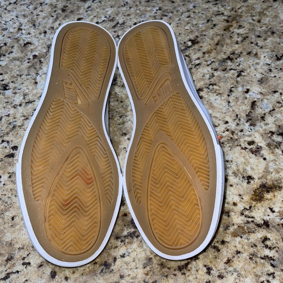 Nike Slip On - Picture 6 of 9